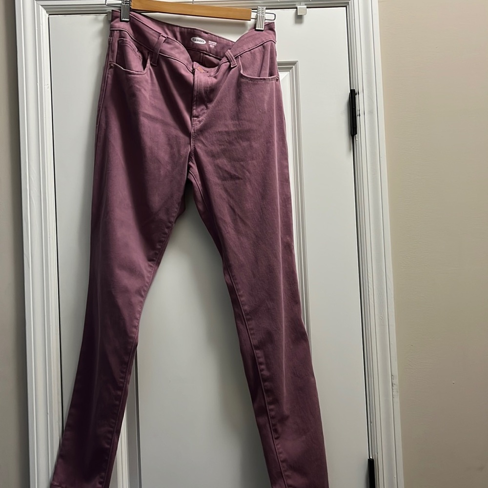 Super skinny, 24/7 Old Navy mauve jeggings. Size 12.